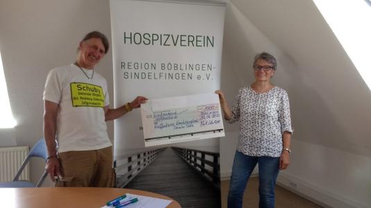 Symbolische Spenden-Übergabe an den Hospizverein