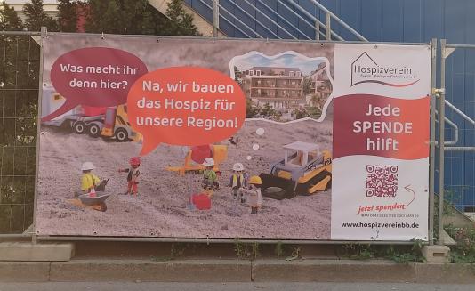 Spendenaufruf am Bauzaun